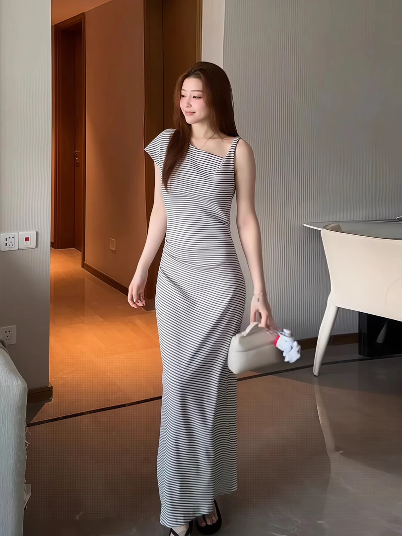 小什么小【条纹控～】露肩显瘦歇肩条纹连衣裙高级感修身开叉中长裙
