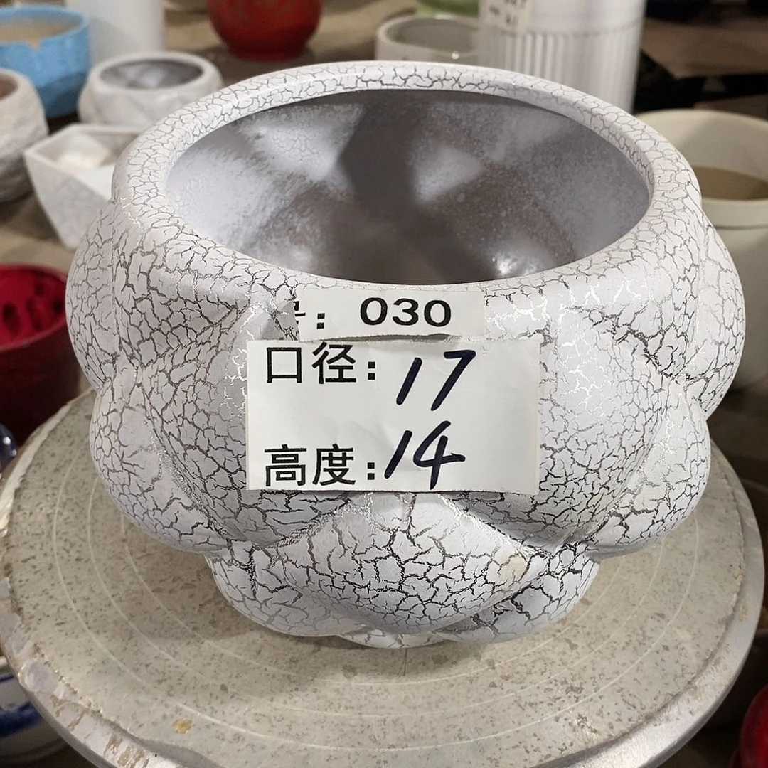 【闪购商品】陶瓷微瑕花盆-030-1个人