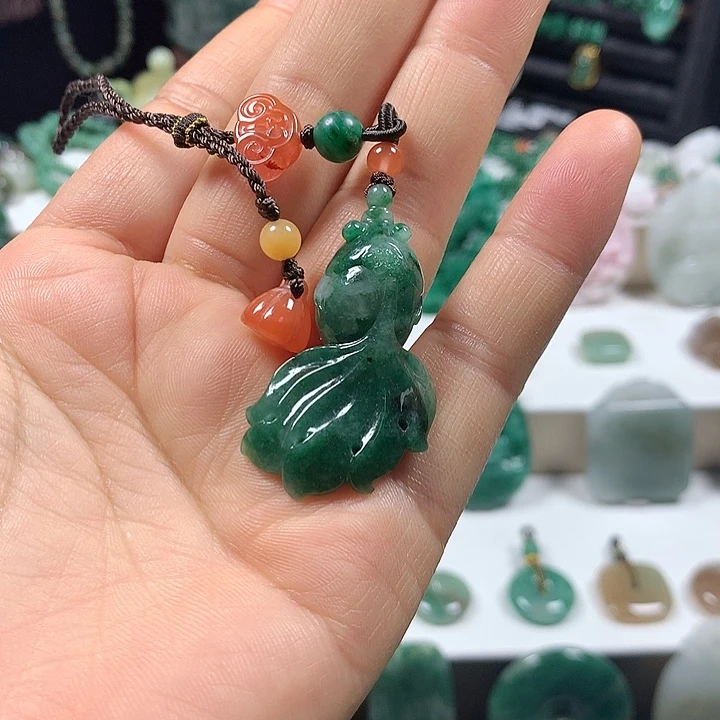未镶嵌独山玉颈饰
