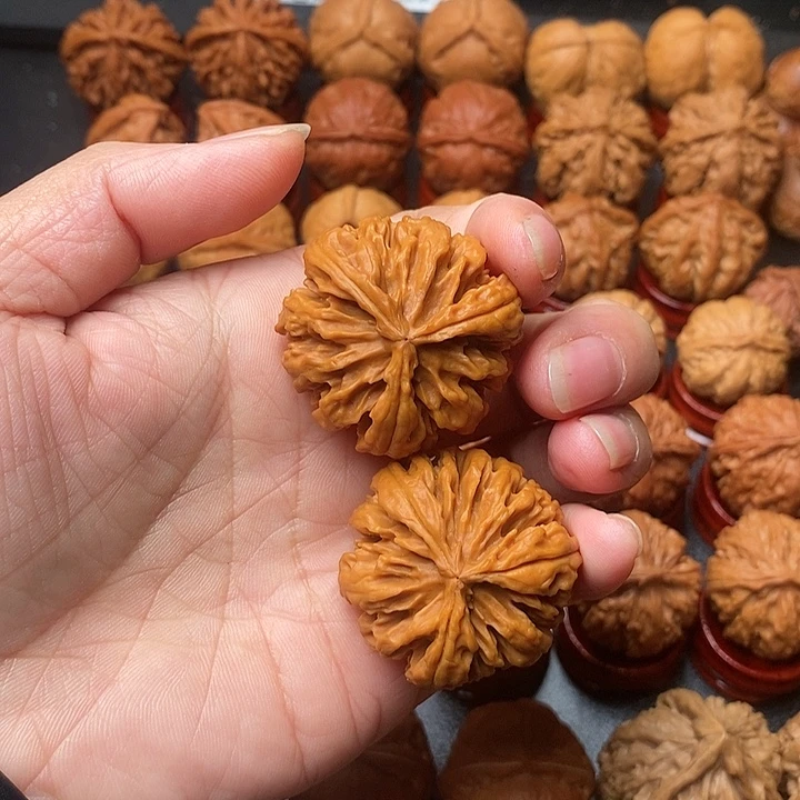 文玩核桃吊坠三棱