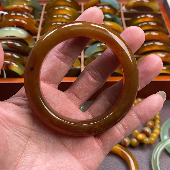 蛇纹石玉手镯挂件未镶嵌是**啊