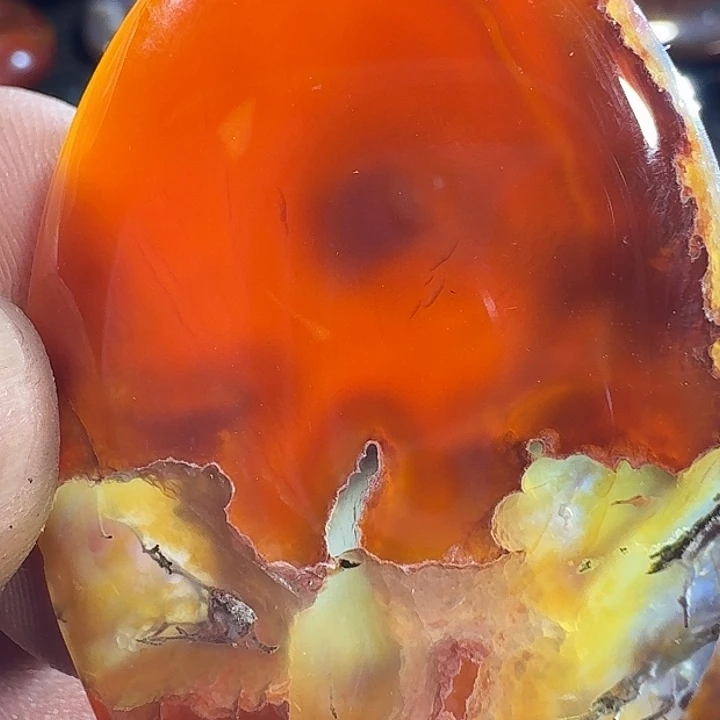 李***发玛瑙/玉髓未镶嵌颈饰