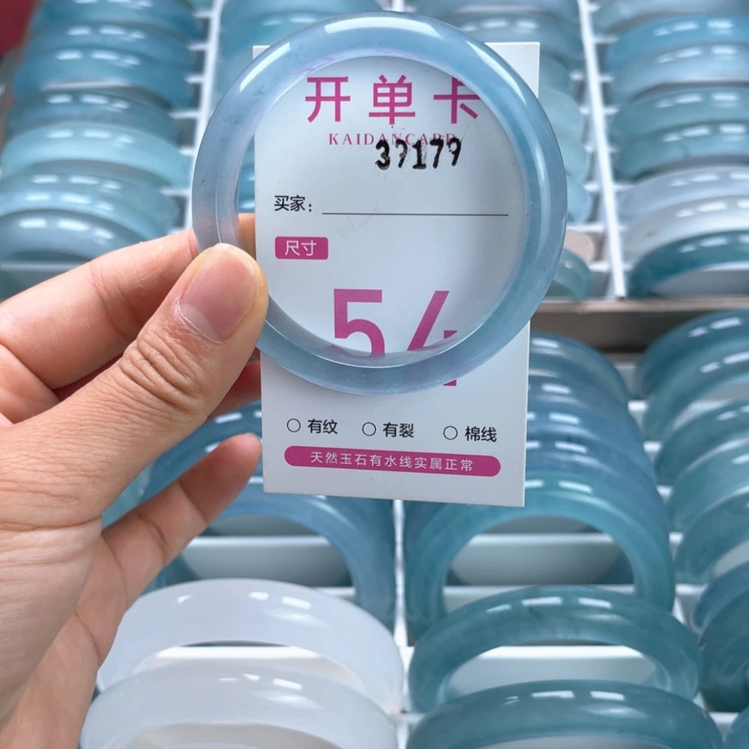 爱***谁石英质玉未镶嵌手镯