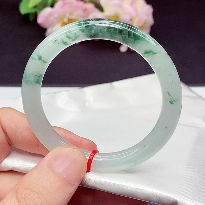 翡翠手镯未镶嵌53圈