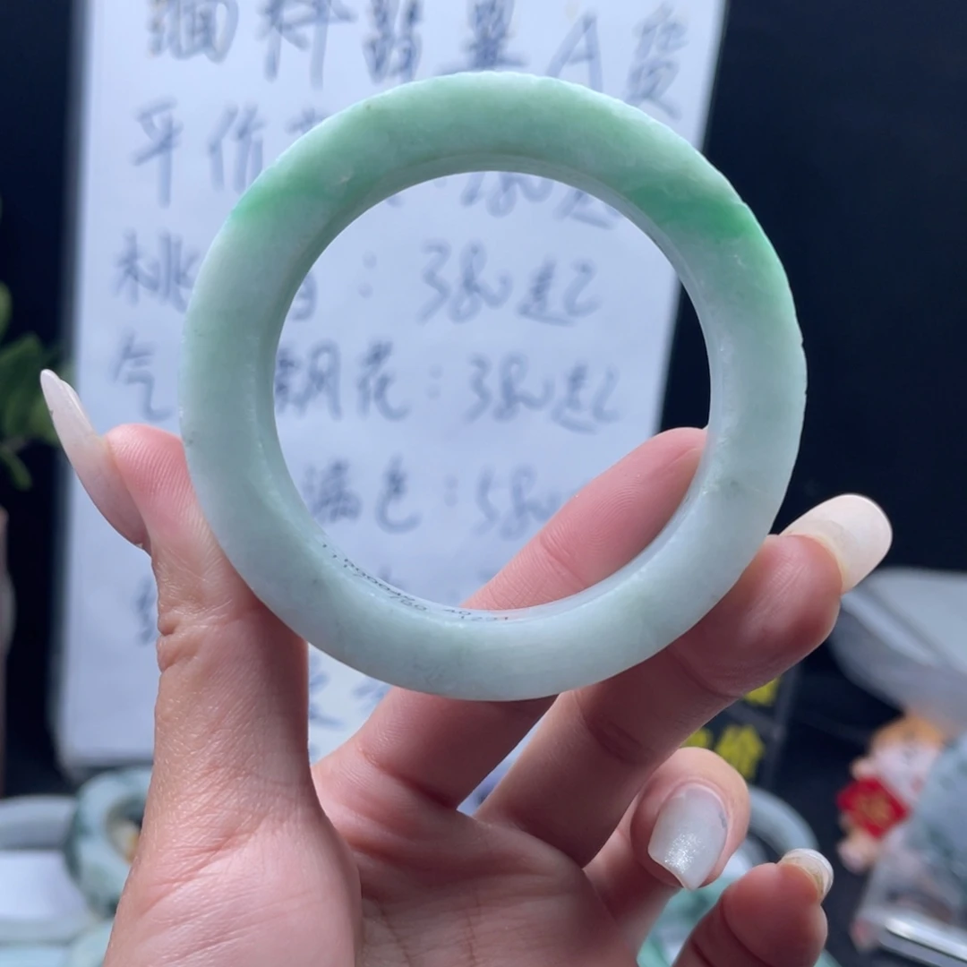 定制翡翠未镶嵌手镯