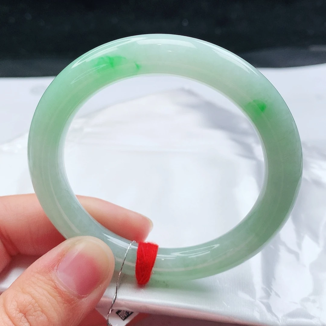 翡翠手镯未镶嵌52圈口