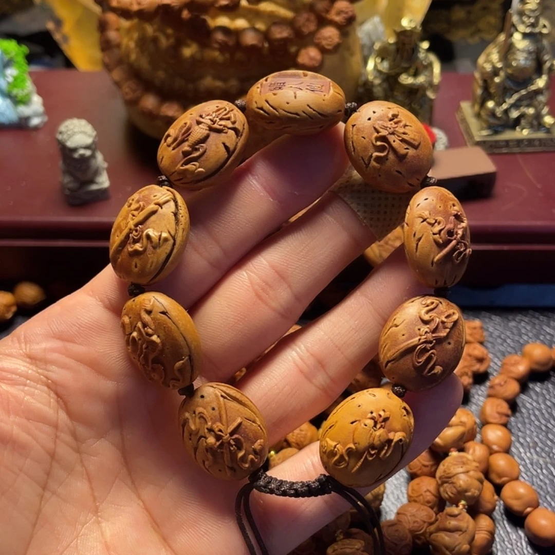 大桃核雕刻瑕疵暗八仙