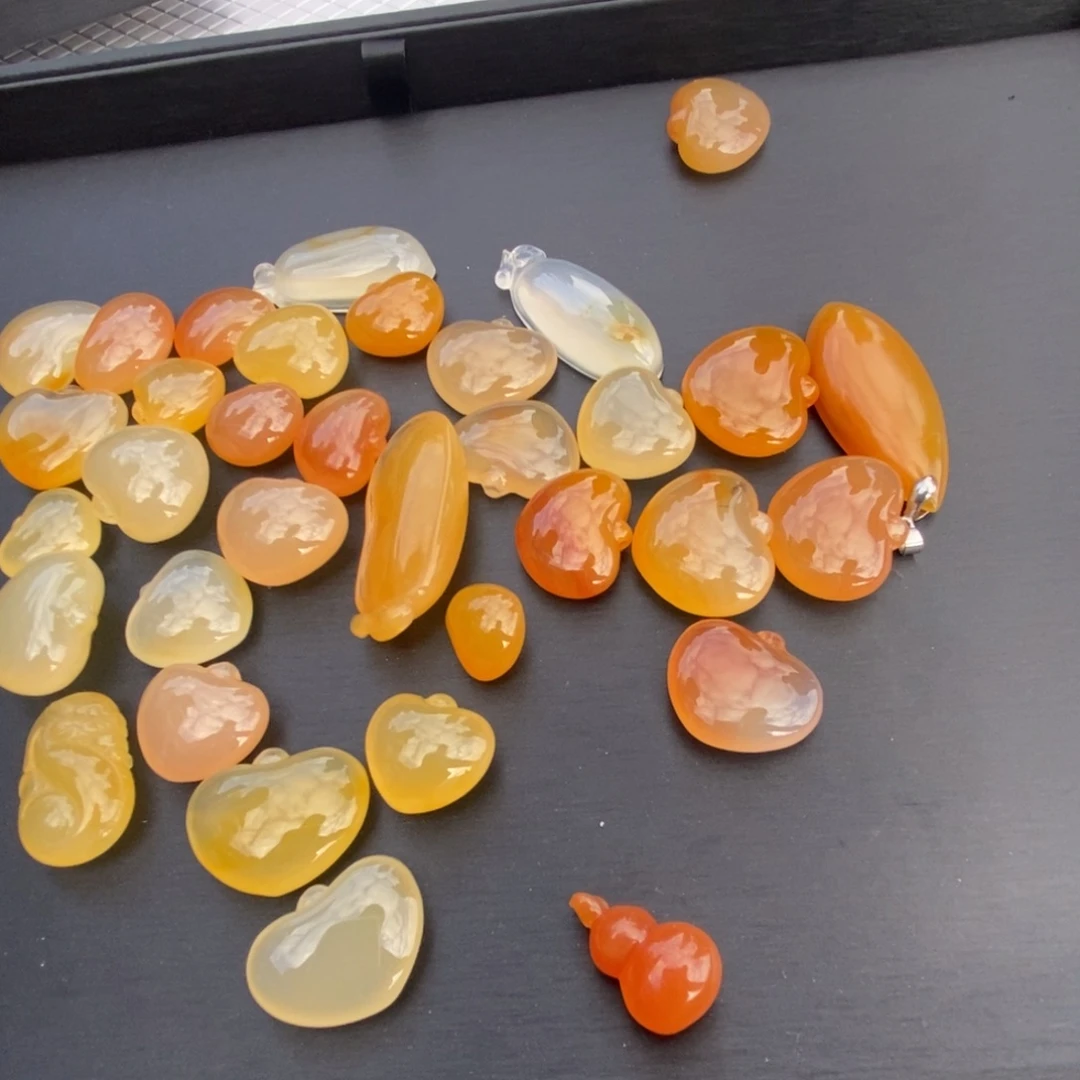 石英质玉（黄龙玉）合金颈饰