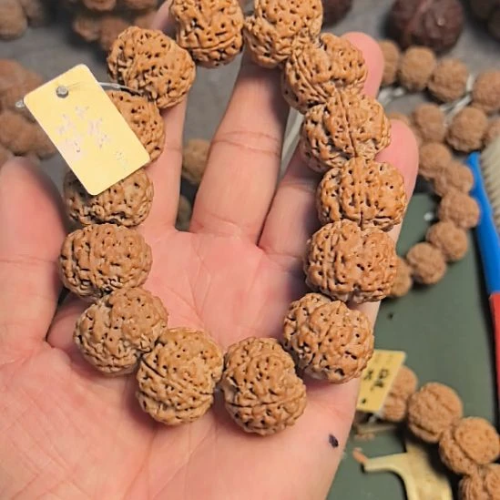 金刚菩提手串半*儿五星蜂王大金刚手串，24左右，高油高密