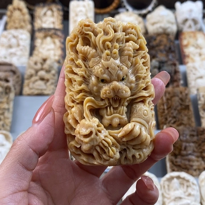 肉***儿吊坠猛犸象牙饕餮