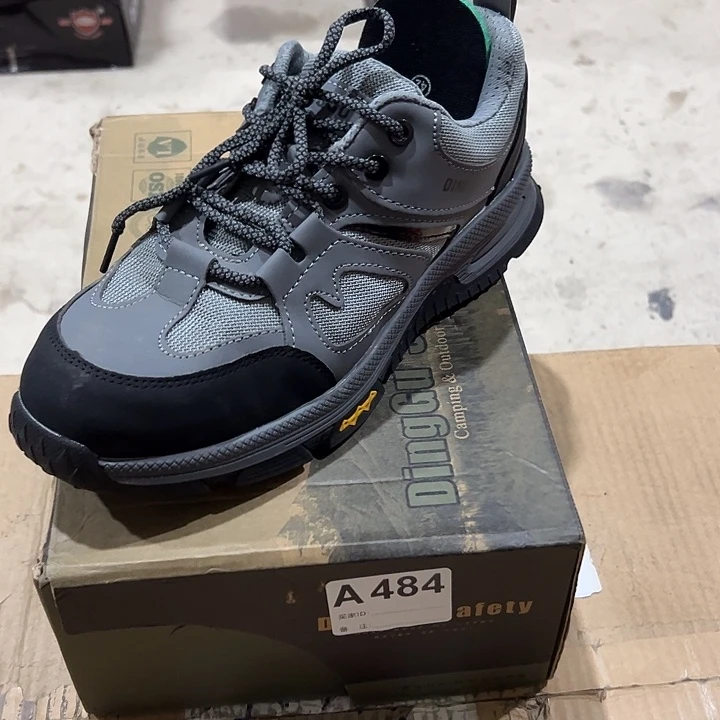 484号。42码防砸防刺劳保鞋。