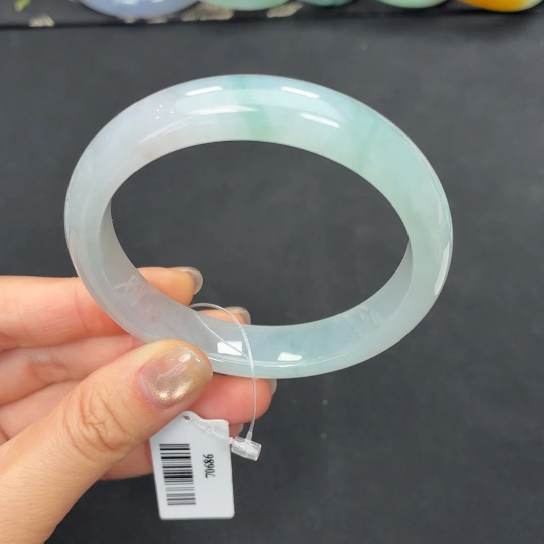 翡翠未镶嵌手镯5556