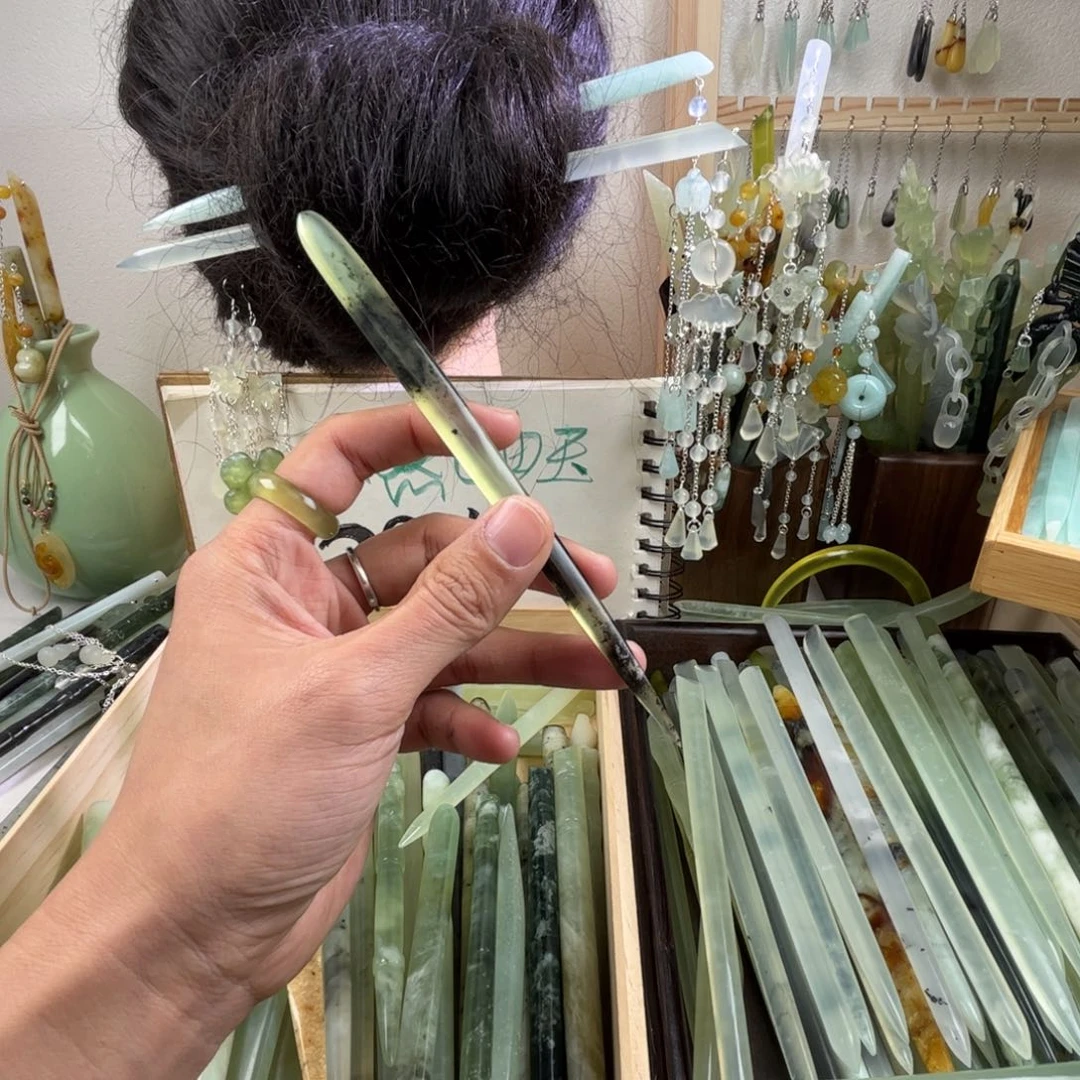 蛇纹石玉发饰未镶嵌青*