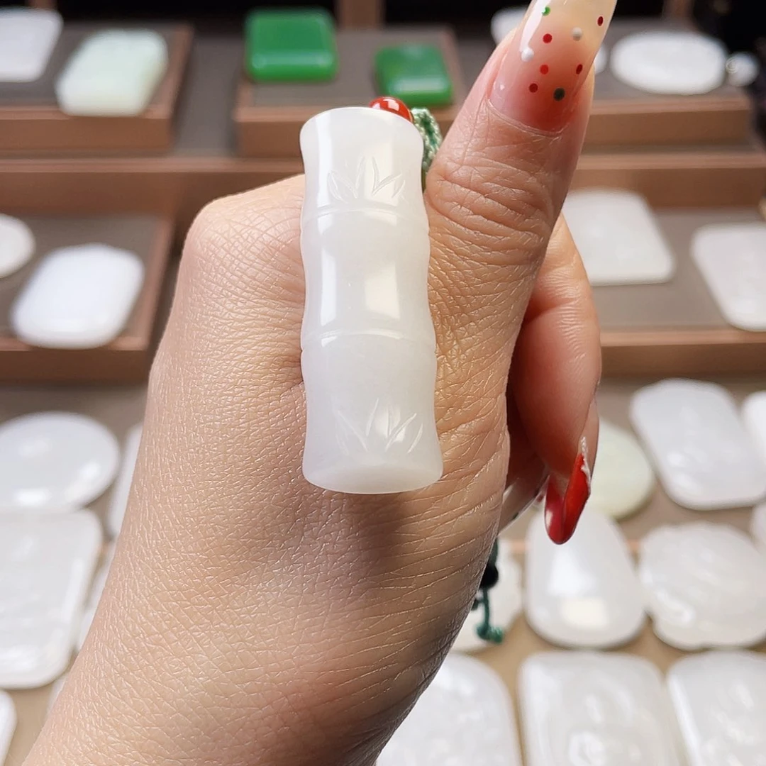 石英质玉（金丝玉）颈饰未镶嵌新疆金丝玉