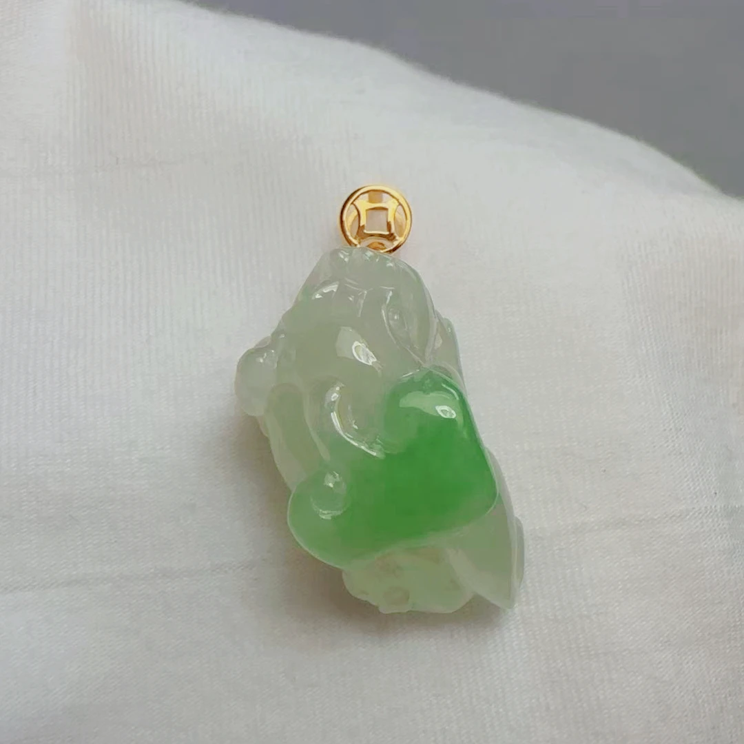 非金属玻璃吊坠 背部有绿如意的貔貅
