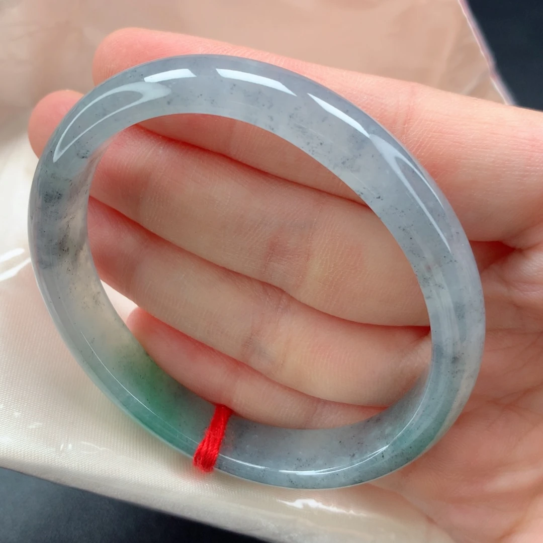 翡翠手镯未镶嵌，16号贵妃，正圈戴53.54