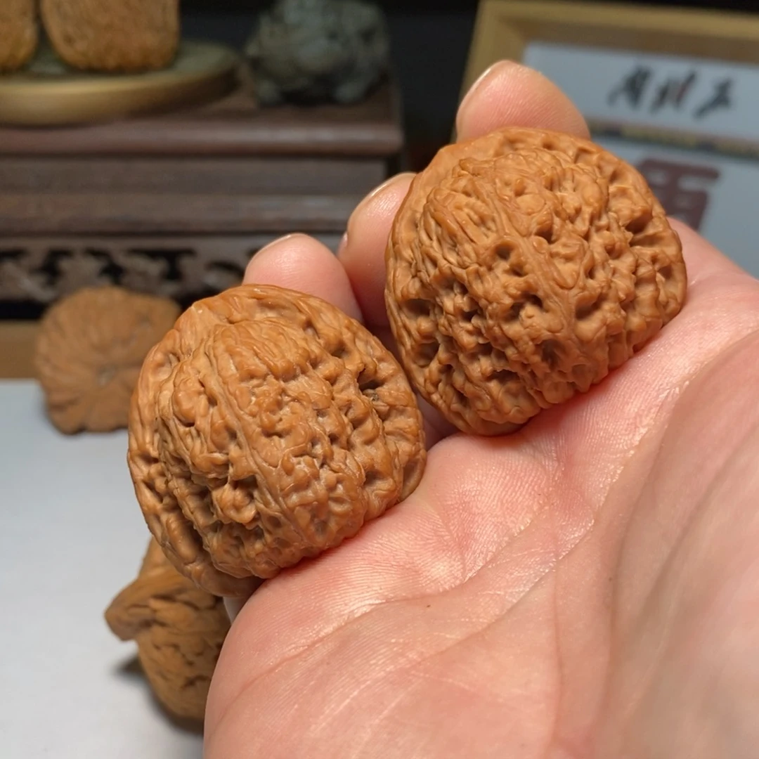 文玩核桃南将石红皮