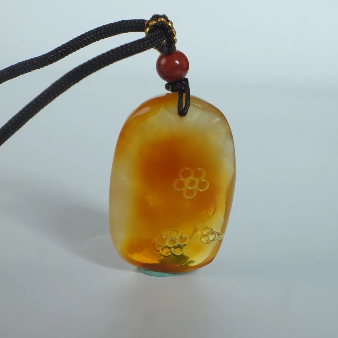 M3310 俏色巧雕-吉祥挂件 8.00g