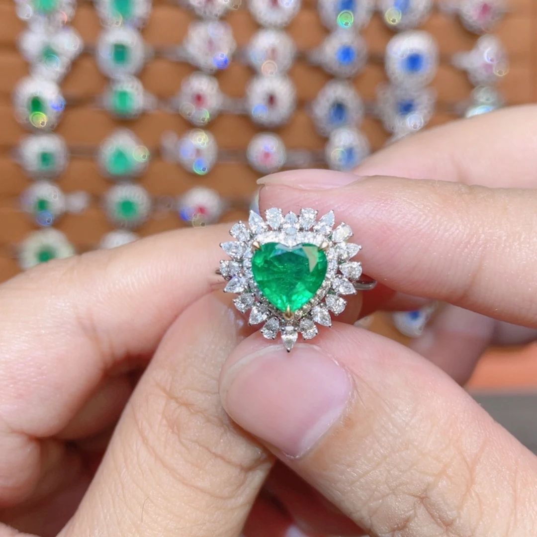 祖母绿戒指18K金镶嵌1.31ct 两用