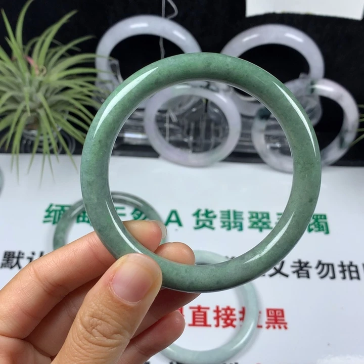 翡翠未镶嵌手镯40号。 59:6圈
