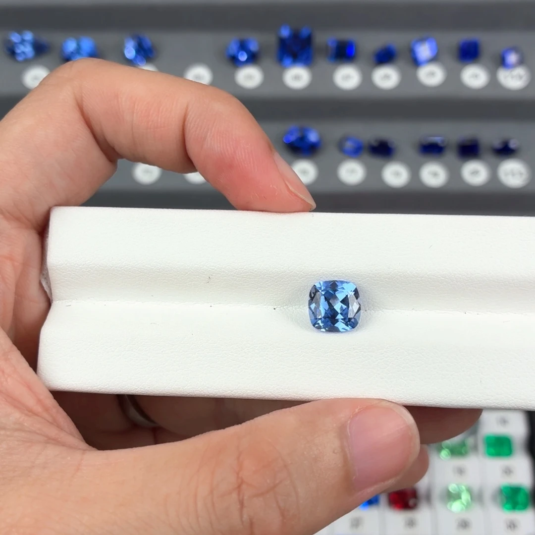 合成（培育）蓝宝石裸石未镶嵌曲*3.18ct