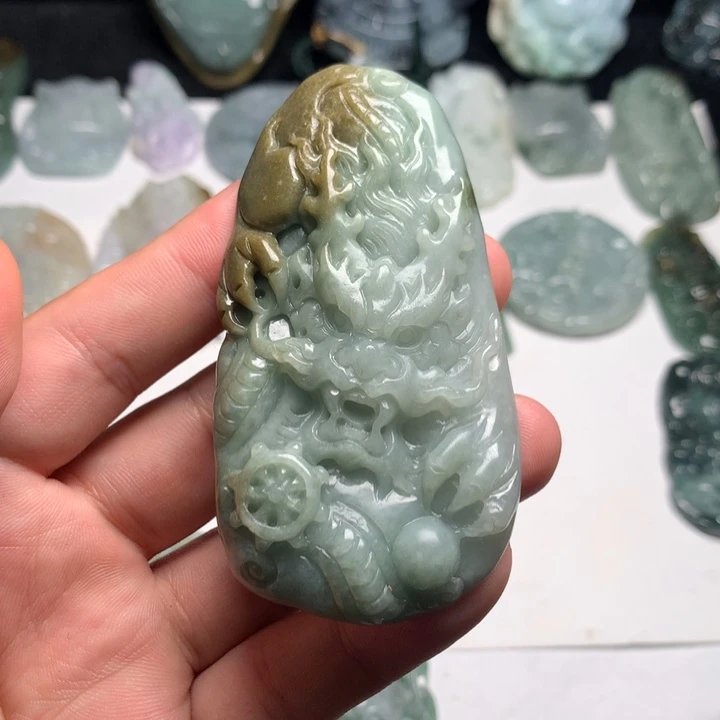 翡翠未镶嵌颈饰龙牌19
