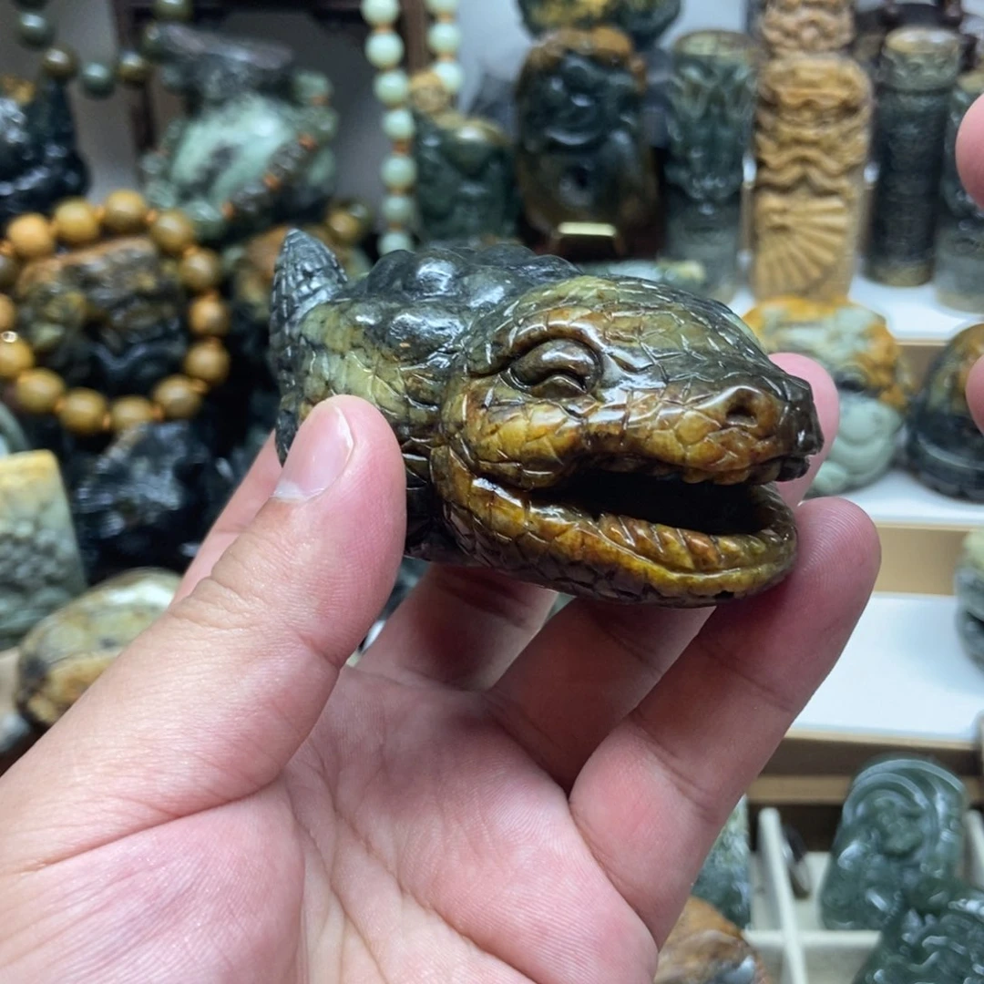 未镶嵌岫岩河磨玉（透闪石质玉）把件