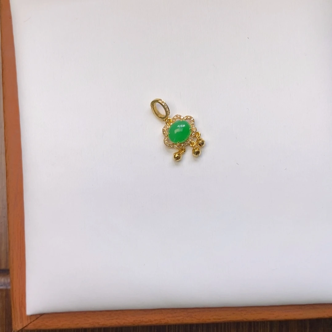 兔***宝翡翠18K金镶嵌颈饰翡翠