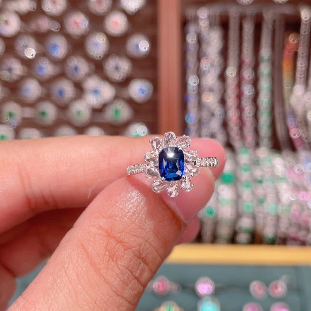 戒指蓝宝石18K金镶嵌1ct 无烧皇家蓝