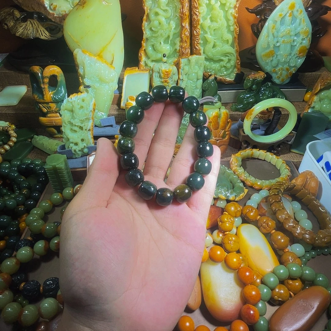 透闪石质玉未镶嵌珠宝奇石