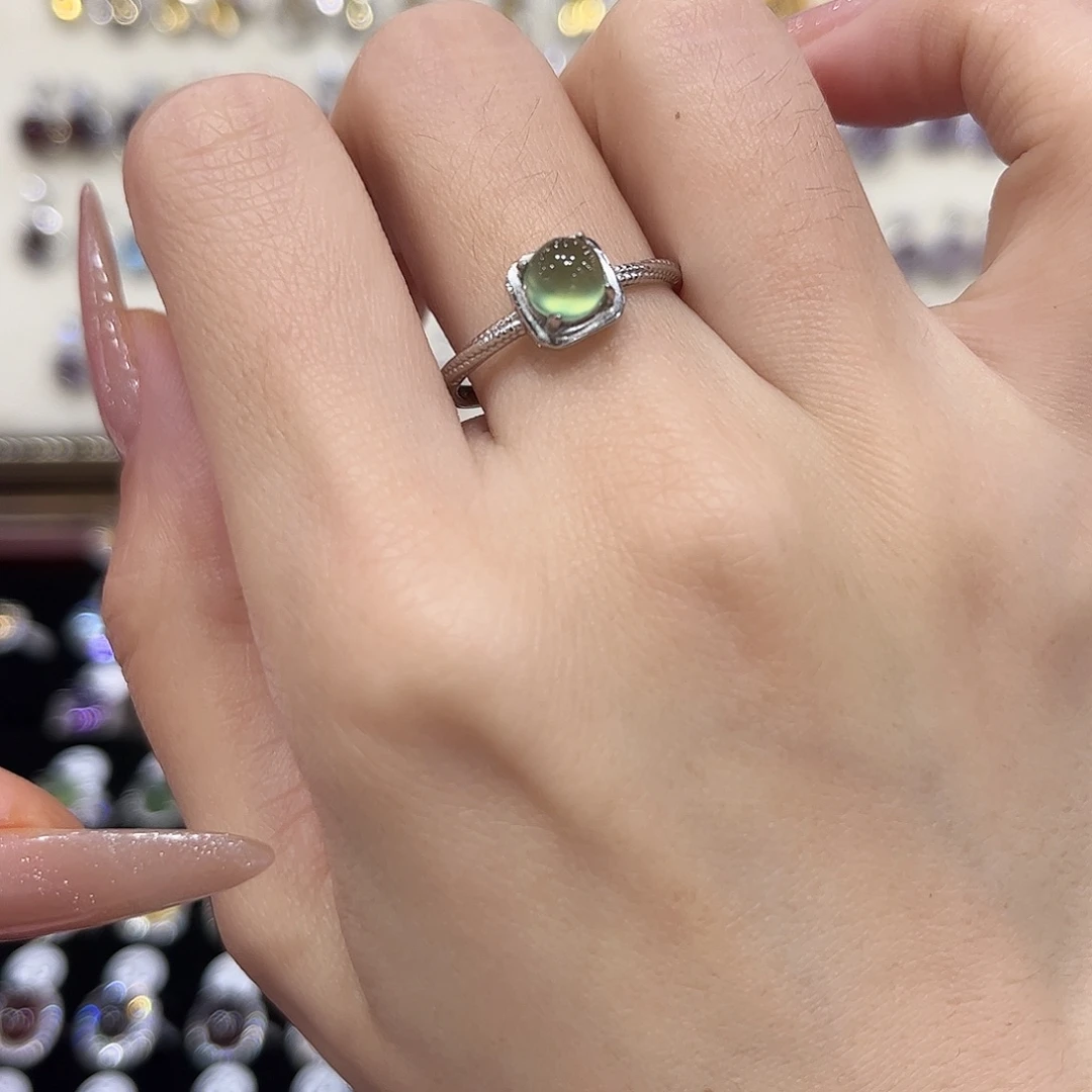 赫****岫玉银S925镶嵌戒指