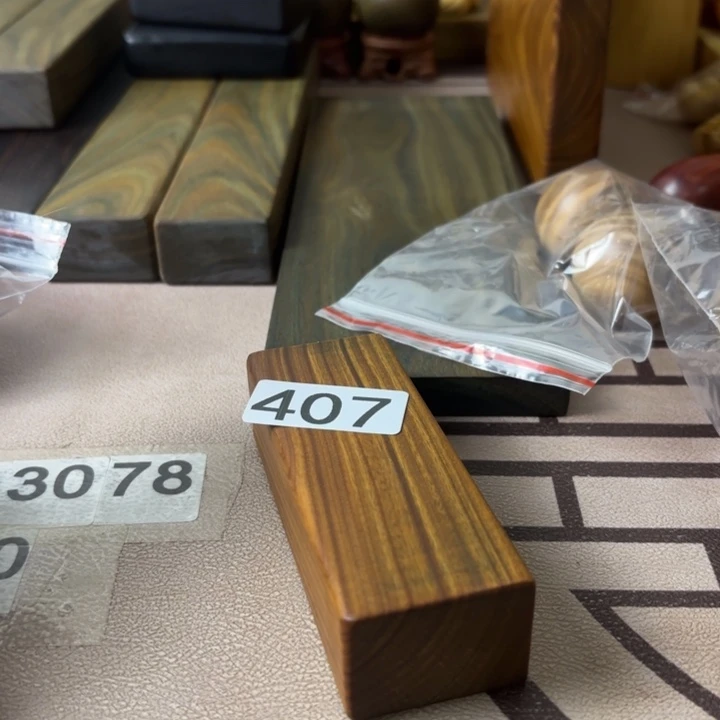 维腊木（绿檀）妮*