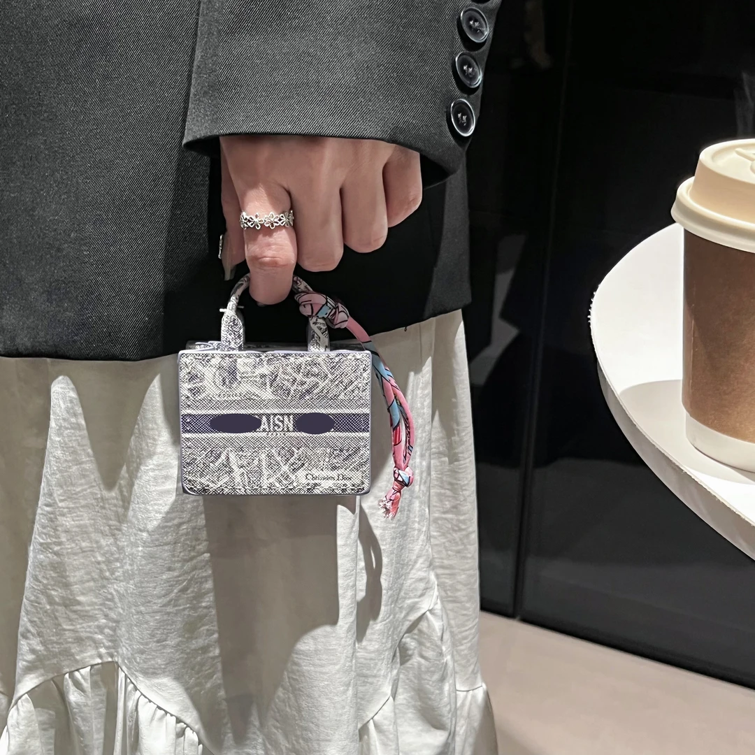 适用几何图案斜挎包女士港风百搭印花零钱包一体式单肩肩包小包包