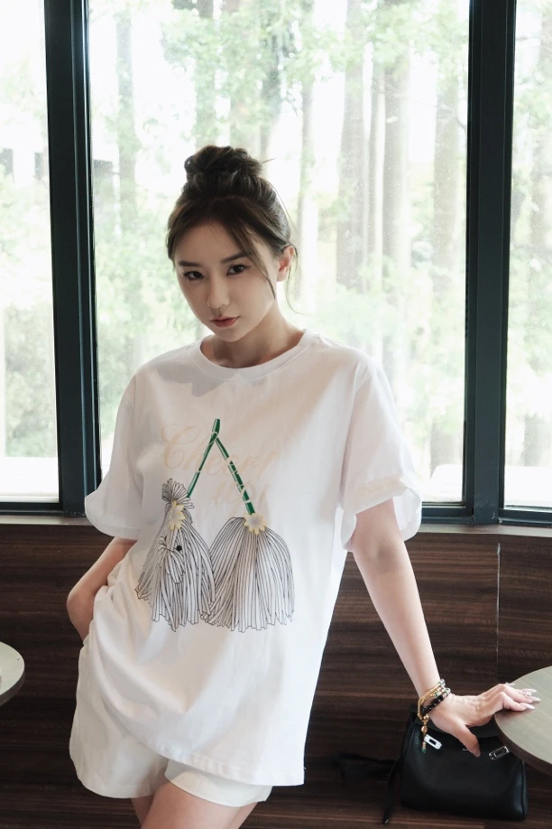 SUSIEHOLI 文艺风拖把小狗印花T恤