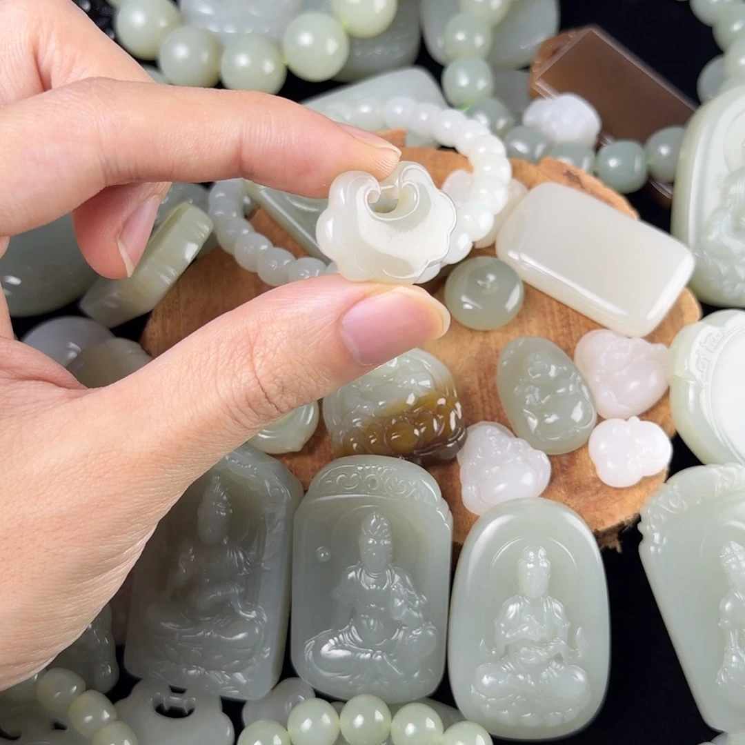 和田玉未镶嵌颈饰