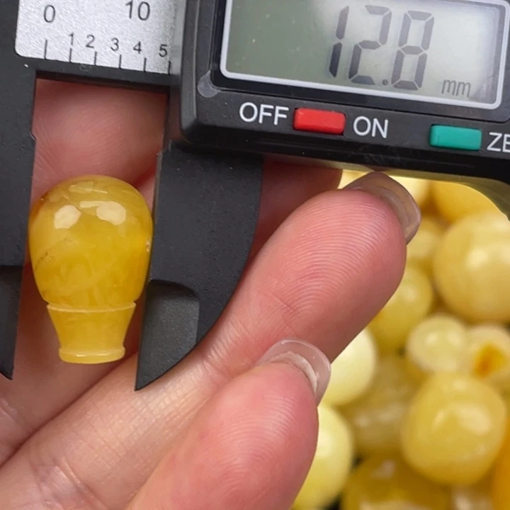 蜜蜡未镶嵌裸石微瑕418