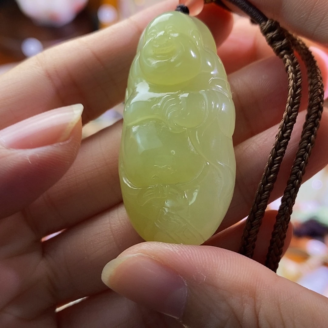 蕊****颈饰未镶嵌和田玉
