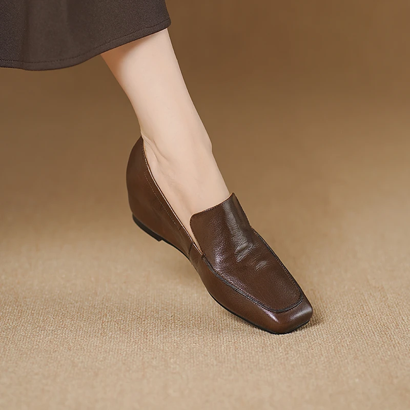 真皮软底工作单鞋女复古棕色增高小皮鞋百搭不累脚方头坡跟乐福鞋