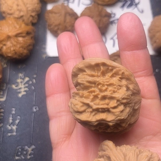 珊***语文玩核桃吊坠四座楼