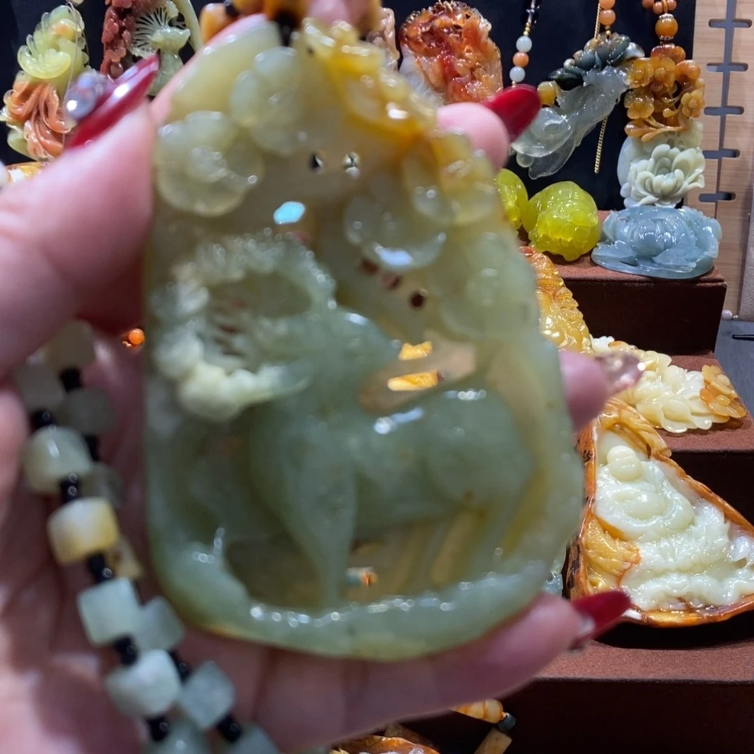 蛇纹石玉颈饰未镶嵌