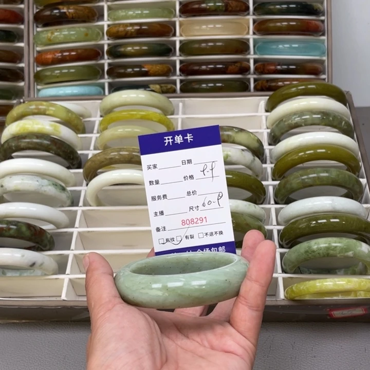 雨***轩未镶嵌蛇纹石玉手镯
