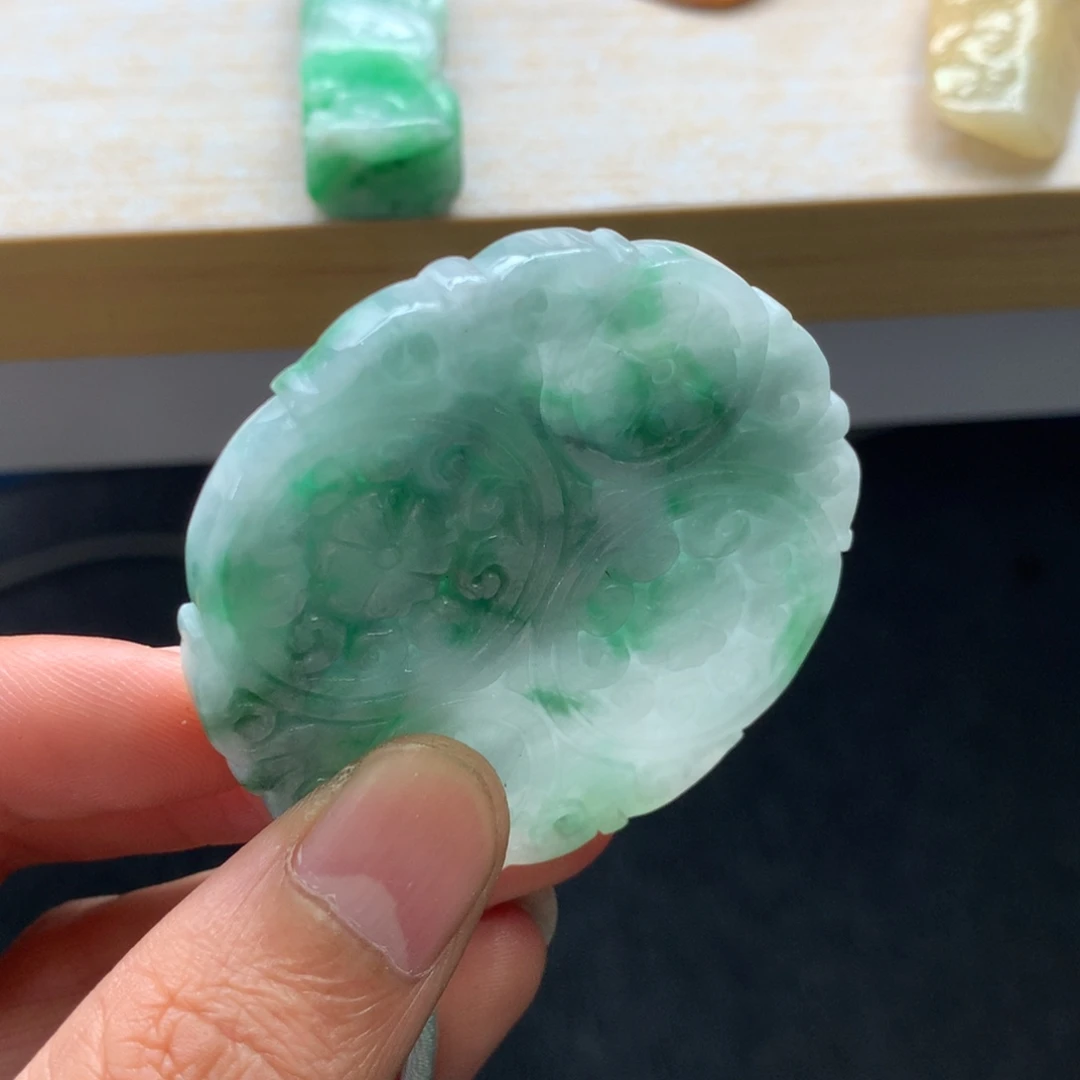 翡翠未镶嵌颈饰吊坠
