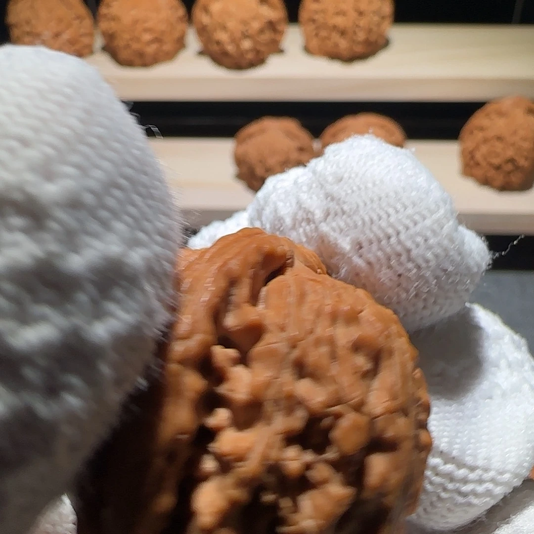 寒***影文玩核桃吊坠汉高白