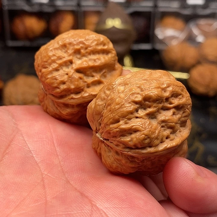 文玩核桃吊坠帝王龙脊