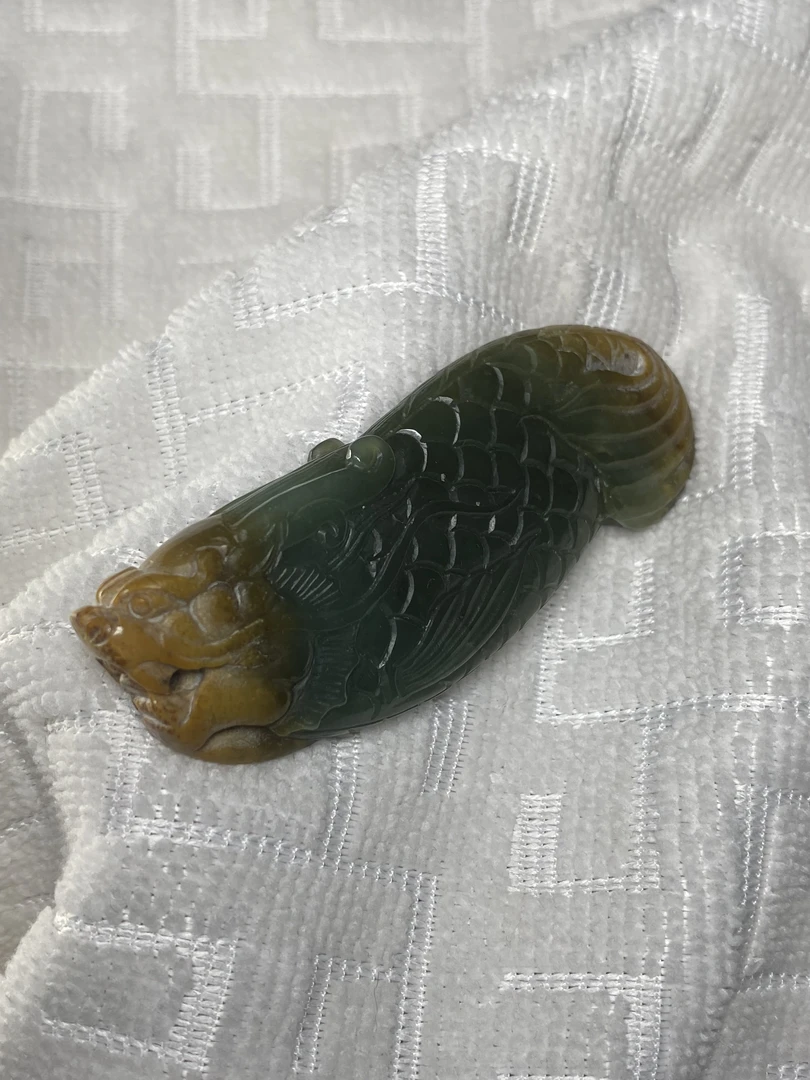 析木河磨玉龙鱼天地皮鱼化龙手把件有纹