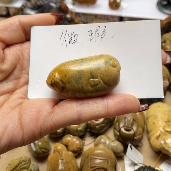 透闪石质玉手把未镶嵌星*?