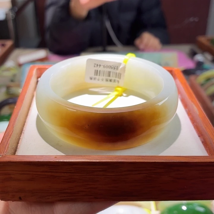 和田玉未镶嵌手镯28。 58