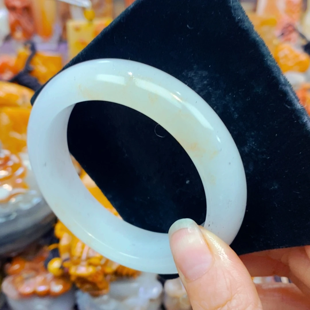 未镶嵌石英质玉（黄龙玉）颈饰