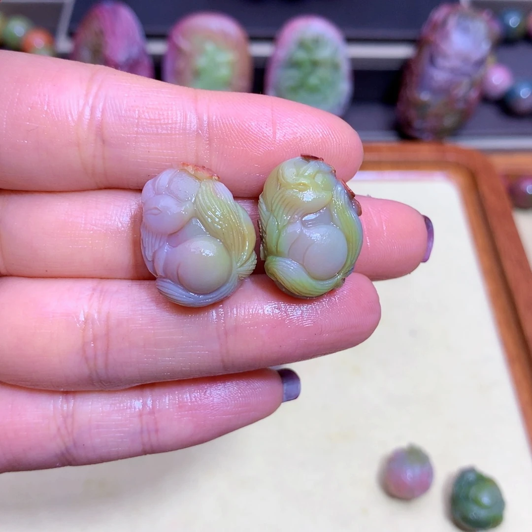玛瑙挂件未镶嵌静****盐源定制