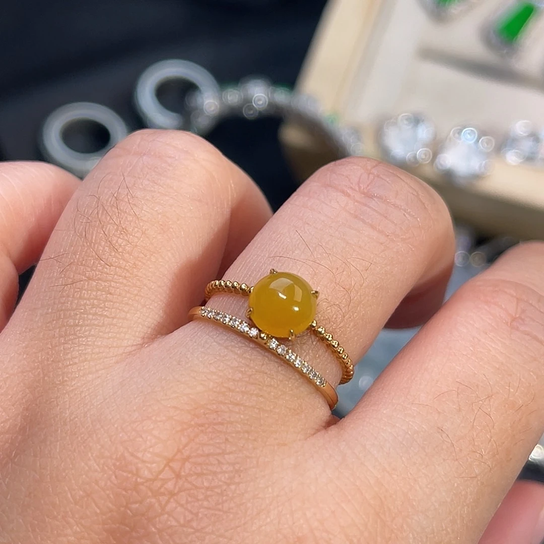 翡翠18K金镶嵌戒指黄翡蛋面